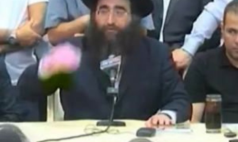 פינטו. מטפל בילדיו [צילום: מן הטלוויזיה]