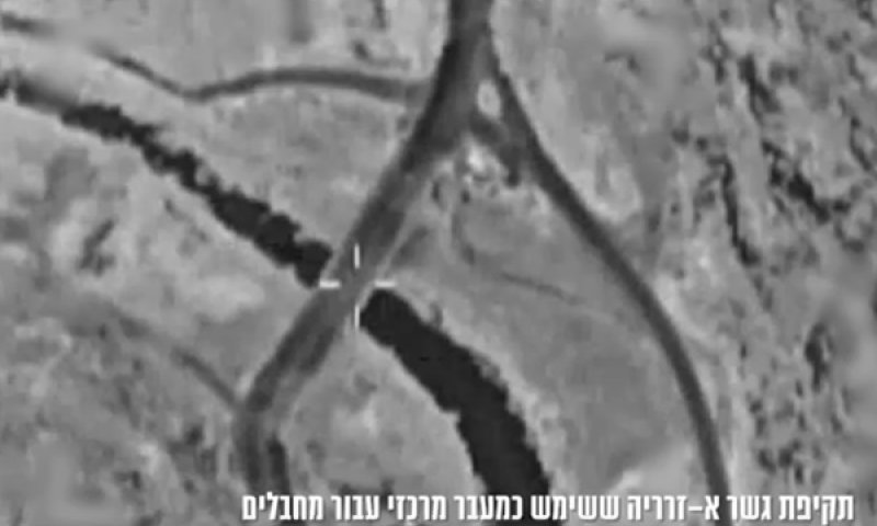 הגשר על נהר הליטאני, שניות לפני שהופצץ [צילום: דו"צ]