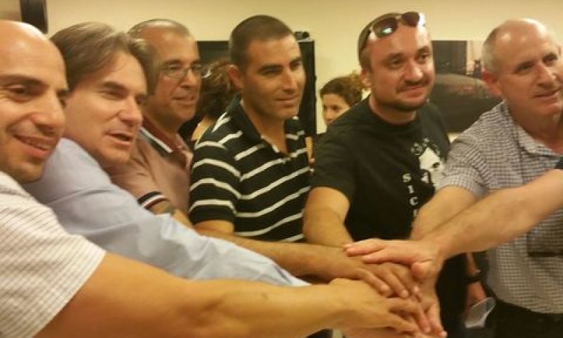מעמד חתימת ההסכם. עד השביתה הבאה? [צילום: דוברות ההסתדרות]