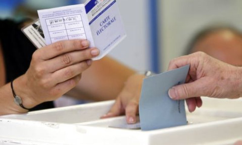 רק 43% הצבעה [צילום: קלוד פריז, AP]