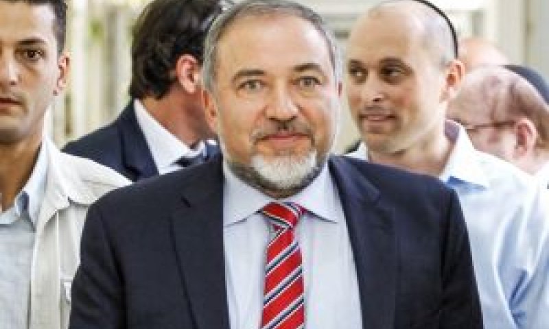 ליברמן. "נתן פרס" [צילום: פלאש 90]