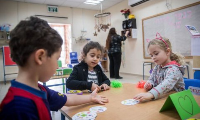 דרושה הסכמת שני ההורים [צילום אילוסטרציה: יונתן זינדל, פלאש 90]