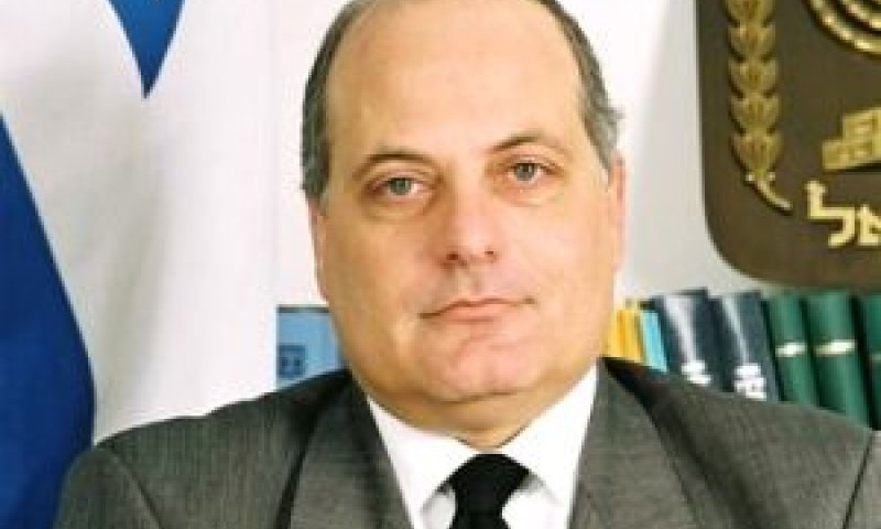 השופט ג'ורג' קרא [צילום: בוצ&acute;צ&acute;ו]
