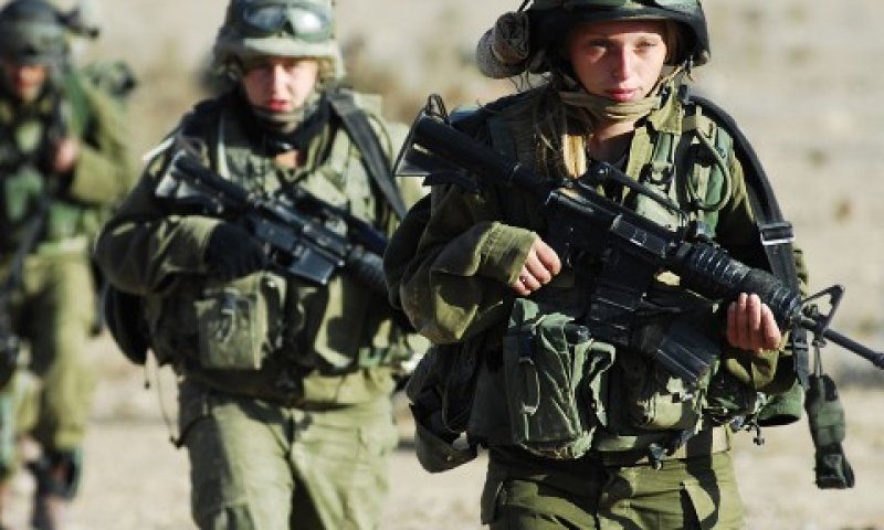 לוחמות בקרקל. "כמו קרש" [צילום: דובר צה"ל]