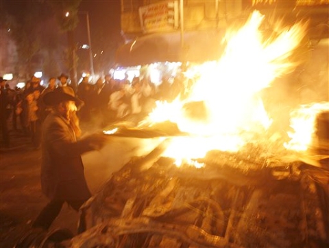 התפרעות בירושלים נגד מצעד הגאווה הקודם [צילום: AP]