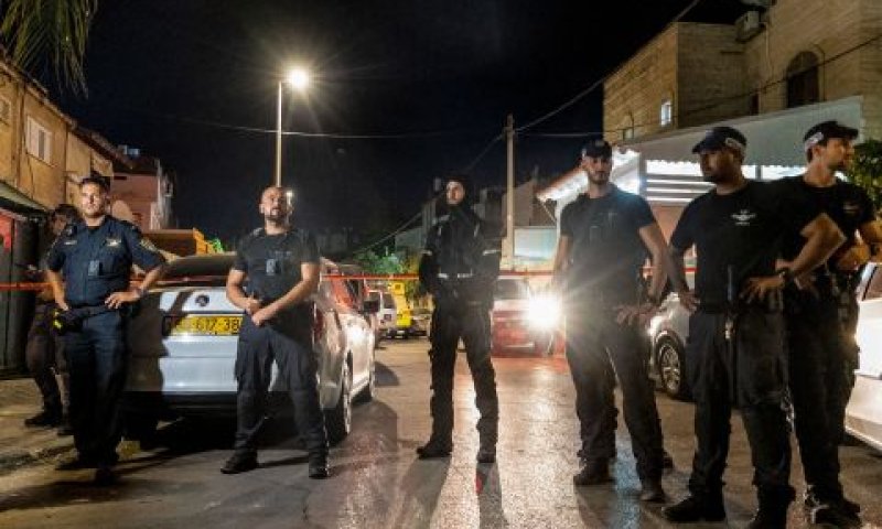 שוטרים בזירת רצח בלוד, יולי השנה [צילום: יוסי אלוני, פלאש 90]