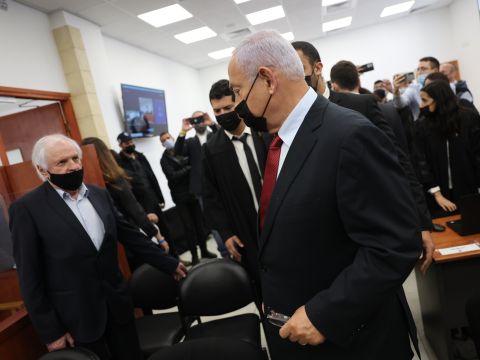 נתניהו ואלוביץ בבית המשפט [צילום: יונתן זינדל, פלאש 90]