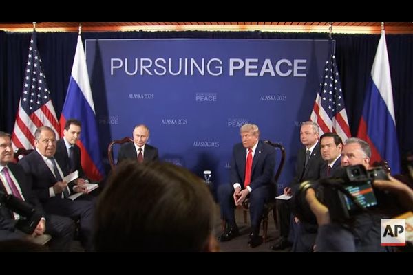 טראמפ, פוטין. יחד עם צוותי עבודה [צילום: AP]