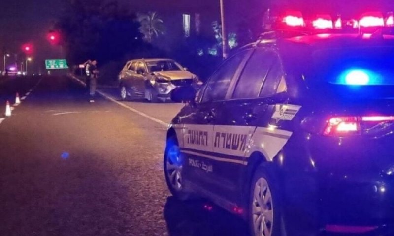 הרכב הפוגע, הלילה בצומת רעננה [צילום: משטרת ישראל]