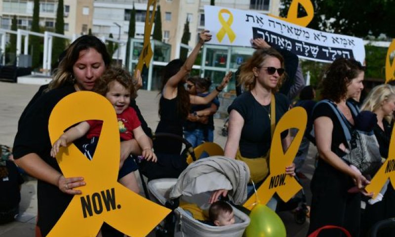 הפגנה בכיכר החטופים [צילום: תומר נויברג/פלאש 90]