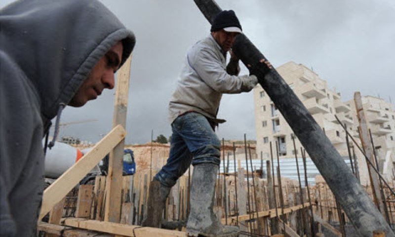 תרמית בגיוס עובדים [צילום: גילי יערי, פלאש 90]