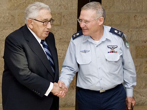 הנרי קיסינג'ר וידלין. צילום: אסף קליגר