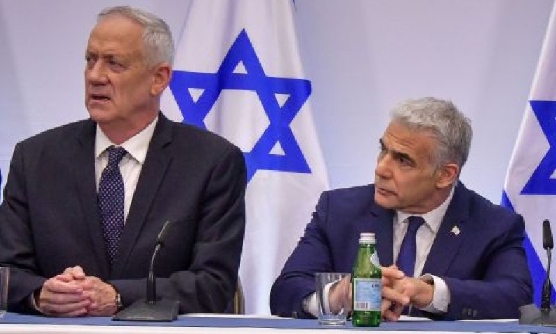 לפיד וגנץ. אחדות כלפי חוץ [צילום: אבשלום ששוני/פלאש 90]