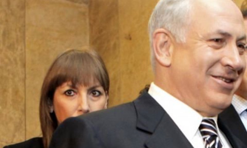 לבנת. נושפת בעורפו [צילום: פלאש 90]
