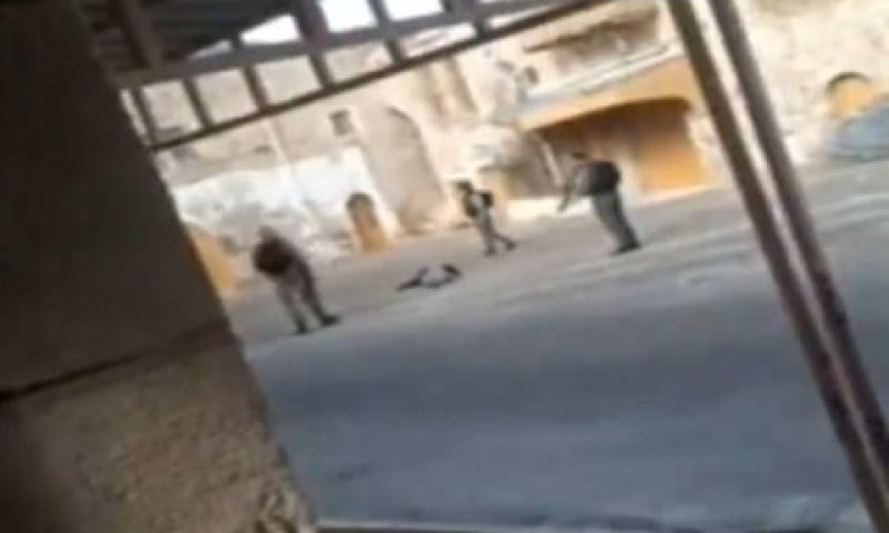 זירת הפיגוע בחברון [צילום: מן הטלוויזיה]