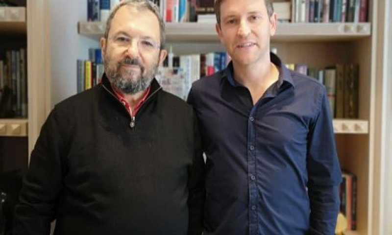 פינק עם ברק. להפקיע את הבלעדיות מהימין