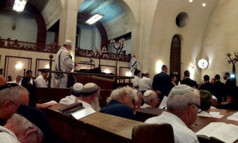 בית כנסת בתל אביב [צילום: איתמר לוין]