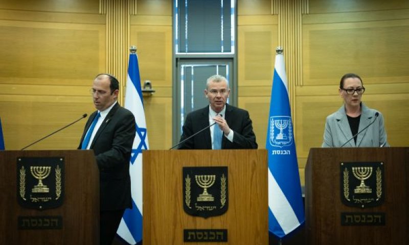 משפטי אייכמן המודרניים. מלינובסקי, לוין ורוטמן [צילום: יונתן זינדל/פלאש 90]