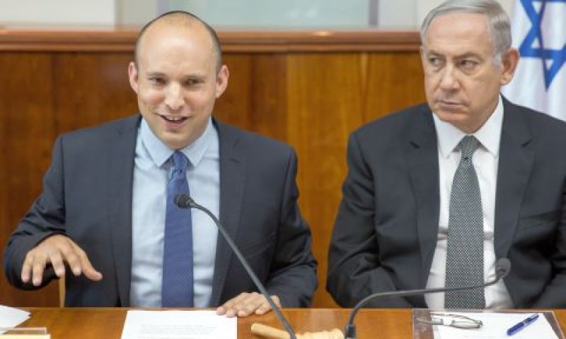 נתניהו ובנט. "הוא יושב ומסתכל על וואלה" [צילום: אמיל סלמן / פלאש 90]