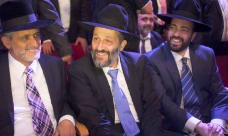 אטיאס,דרעי וישי מחויכים [צילום: פלאש 90]