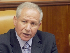 דיכטר. המשטרה תקלוט עובדי כוח-אדם כעובדיה [צילום: פלאש 90]
