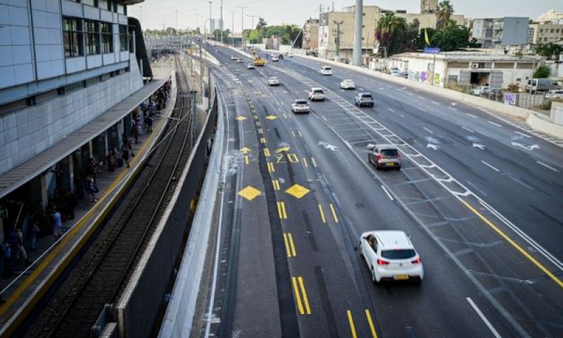 נסע בנתיב תחבורה ציבורית [צילום: אבשלום ששוני, פלאש 90]