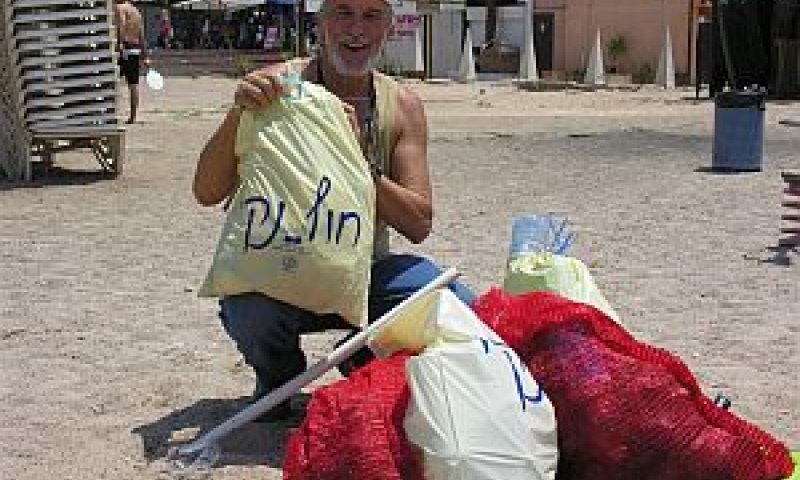 מבצע ניקיון באילת [צילום: מורי חן]