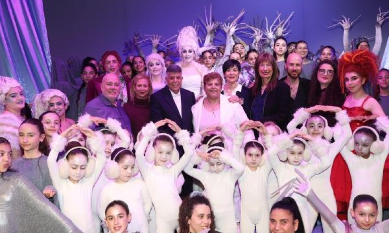 מימין לשמאל: פרופ' נילי כהן, עליזה יפו, איציק דנינו ורעייתו, טלי ברש-גוטליב, רחל אדרי, טלי חדד ורן שפירא. [צילום: רפי דלויה]
