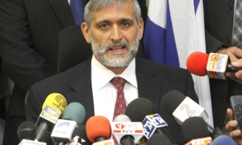אלי ישי במסיבת העיתונאים המיוחדת [צילום: פלאש 90]