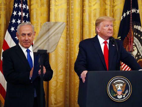טראמפ ונתניהו בעת הצגת התוכנית [צילום: אלכס ברנדון, AP]
