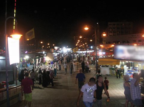 המראה הנשקף מגשר הכניסה למרינה