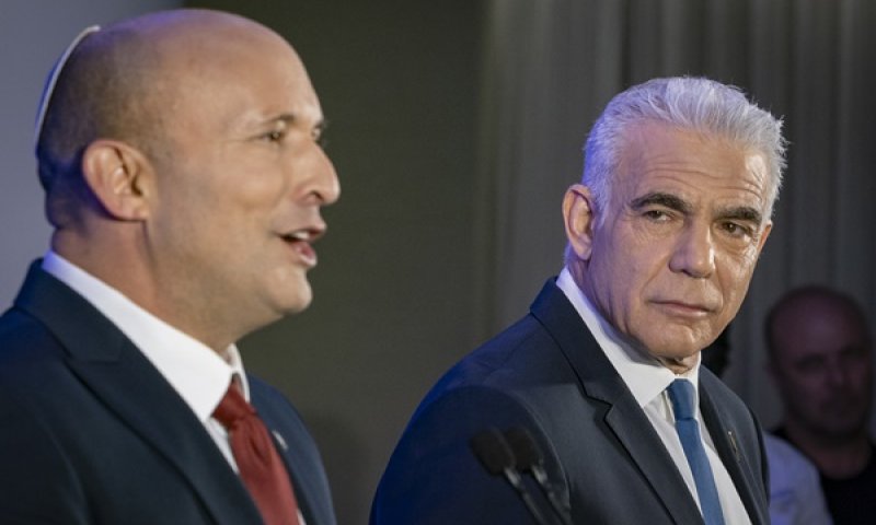 לפיד ובנט. מעוניינים בהרחבת השורות [צילום: חיים גולדברג/פלאש 90]