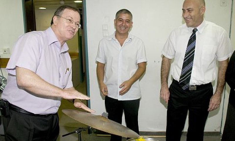 וייסמן מתופף [צילום: רמי זרנגר-יח"צ]
