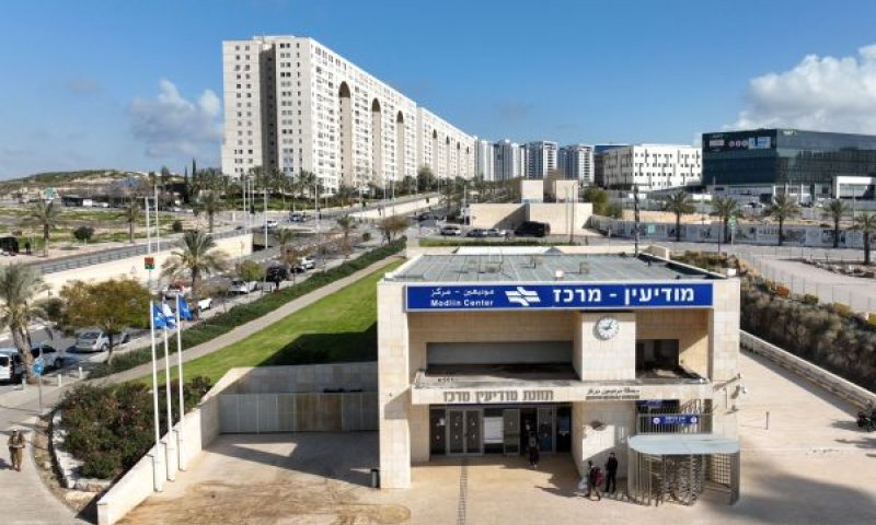 רכבת לילה אחת בכל שעה [צילום: טל הפקות וידאו]