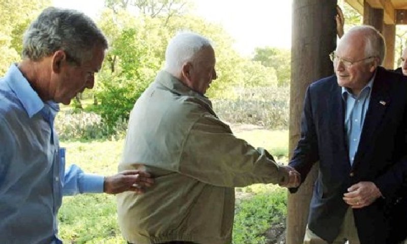 בוש, שרון וצ'ייני [צילום: AP]