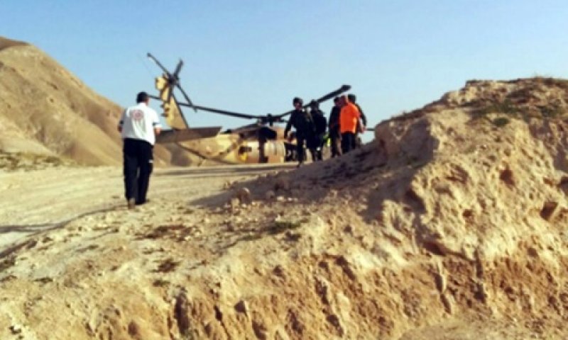 חילוץ גופת ההרוג בנחל אוג [צילום: דוברות מד"א]