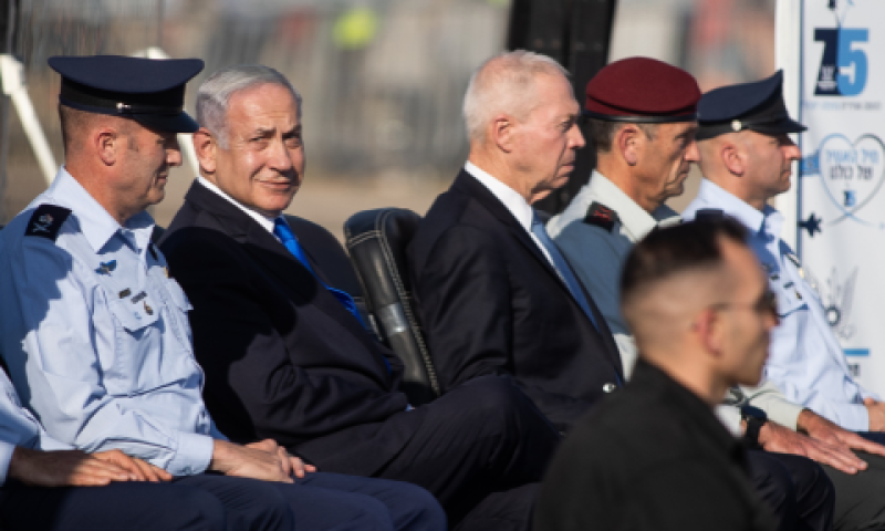 נתניהו עם גלנט, הלוי ובר. שיא של משרתי מילואים [צילום: אורן בן חקון/פלאש 90]