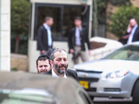 דרעי בצאתו מהפגישה עם נתניהו [צילום: פלאש 90]