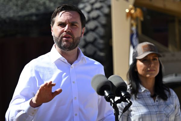 ואנס וגבארד. התנגדו למתקפה כעת [צילום: AP]