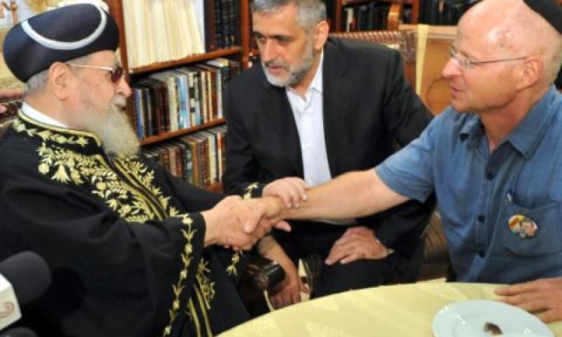 שליט. פגישה מרגשת [צילום: פלאש 90]