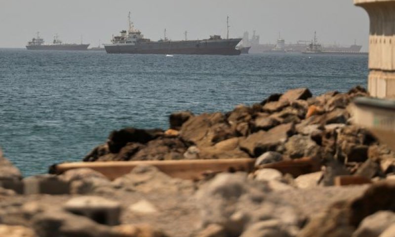 אירן משביתה התנועה בהורמוז [צילום: AP]