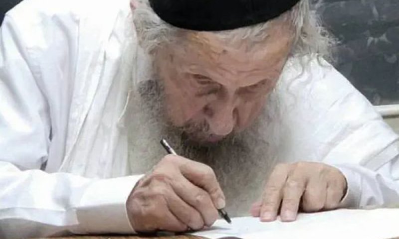 הרב דב לנדו בכתיבת המכתב
