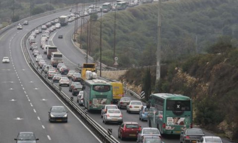 תוכניות הסעה לעבודה: תועלת לארגון ולסביבה [צילום: פלאש 90]