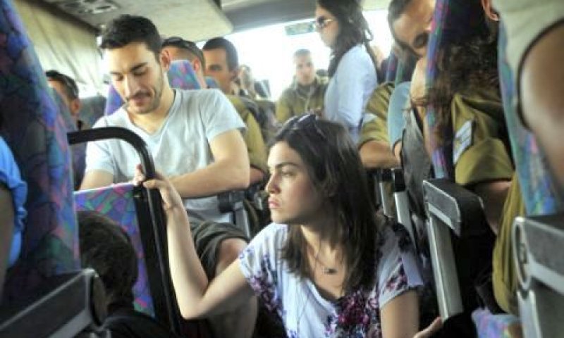 "סרדינים". צפיפות בתחבורה הציבורית [צילום: פלאש 90]