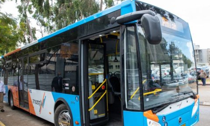 אקסטרה. אוטובוסים חדישים [צילום: מאור קורדבני/בייבי מגנט]