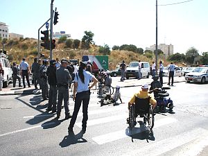 עבודה לבעלי צרכים מיוחדים [צילום: יצחק אלהרר]