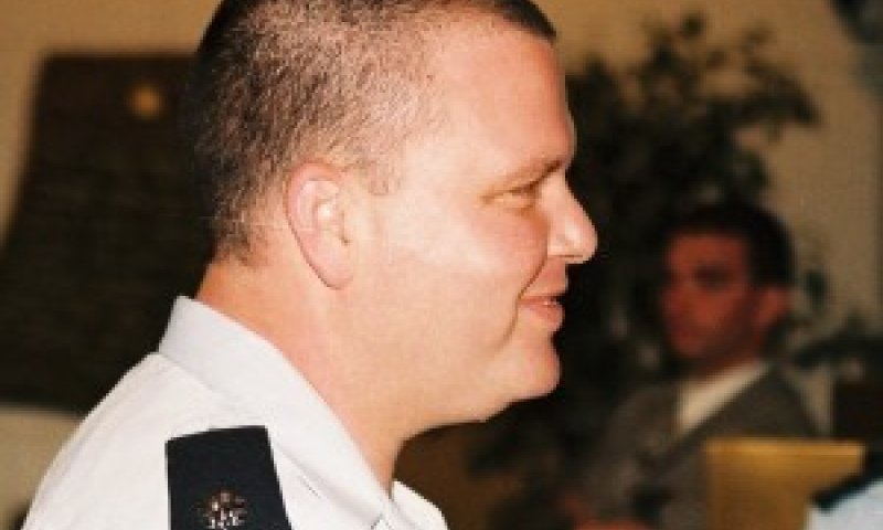 קרמשניט שוב במדי משטרה [צילום: פלאש 90]