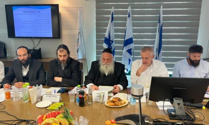 מועצת רמ"י בראשות השר גולדקנופף [צילום: משרד הבינוי והשיכון]