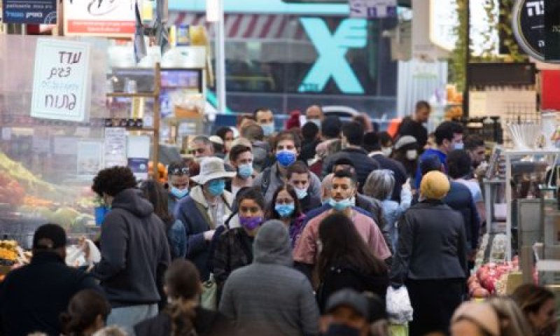 אוטובוס אגד ברקע שוק מחנה יהודה בירושלים [צילום: יונתן זינדל/פלאש 90]