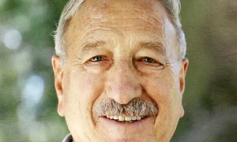 בן-תור. מתנהל בשטח לצד תלמידיו